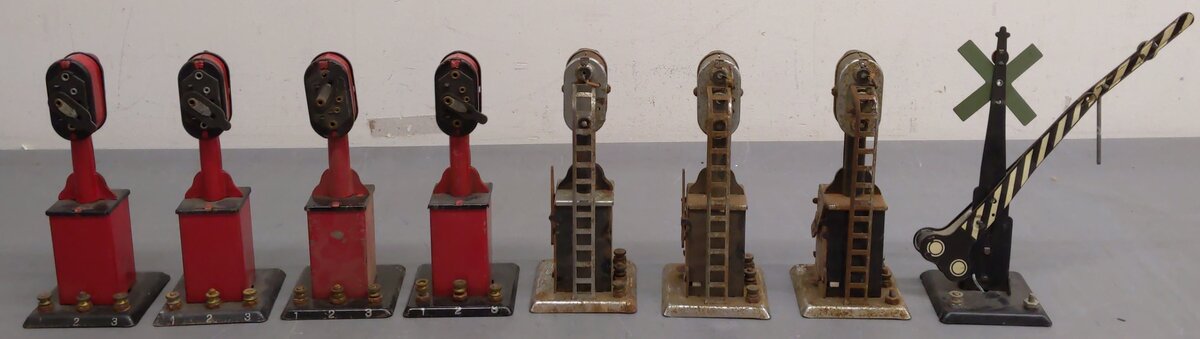 Marx Vintage O Gauge Block Signals And Crossing Gate #404,454,405,438 [8] VG