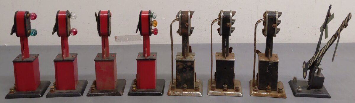 Marx Vintage O Gauge Block Signals And Crossing Gate #404,454,405,438 [8] VG