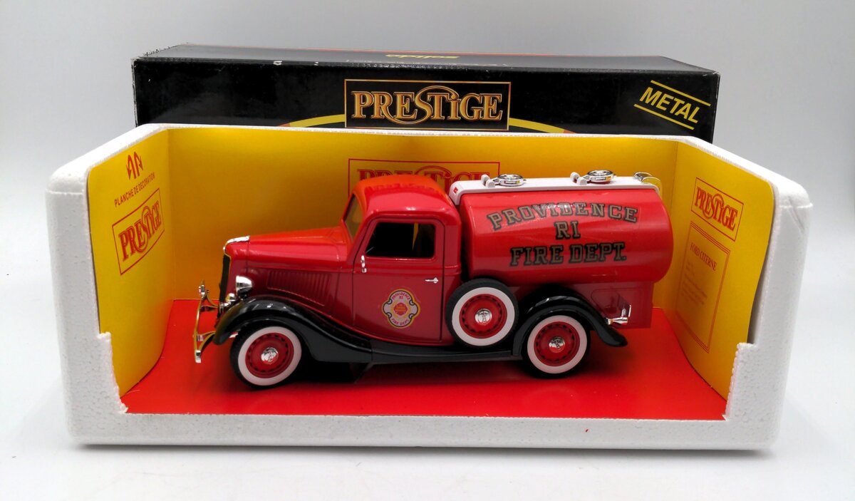 Solido 8005 1:18 Providence RI Fire Dept. Ford Truck Prestige NIB