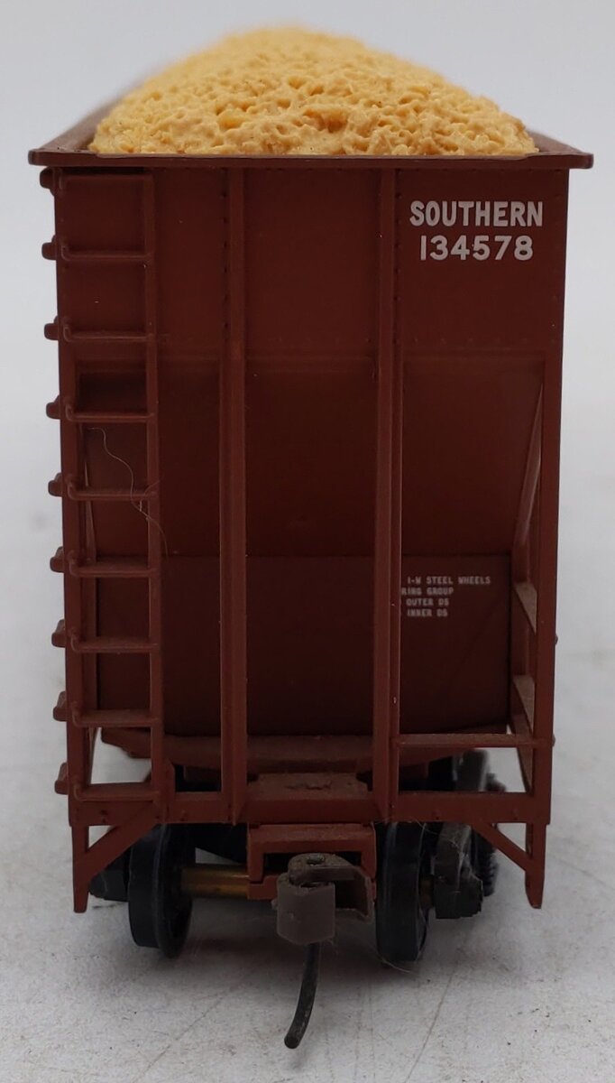 Walthers 932-25686 HO Scale Southern Railway Wood Chip Hopper Car #134578 VG