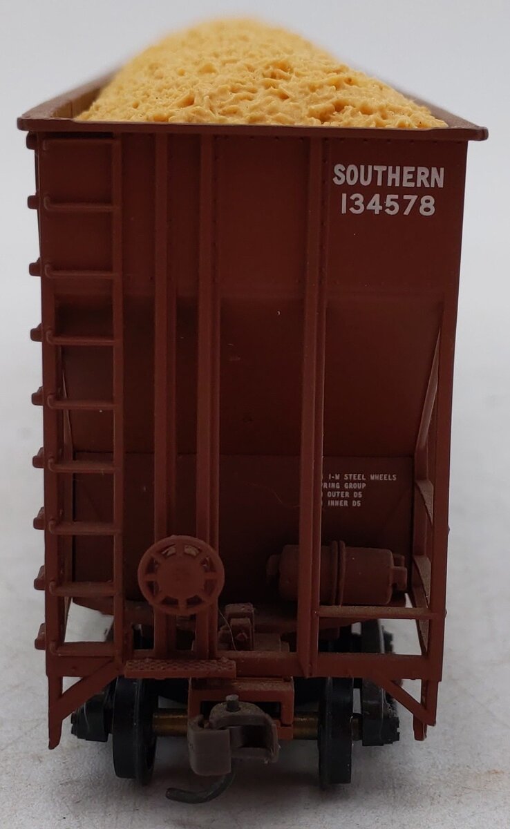 Walthers 932-25686 HO Scale Southern Railway Wood Chip Hopper Car #134578 VG