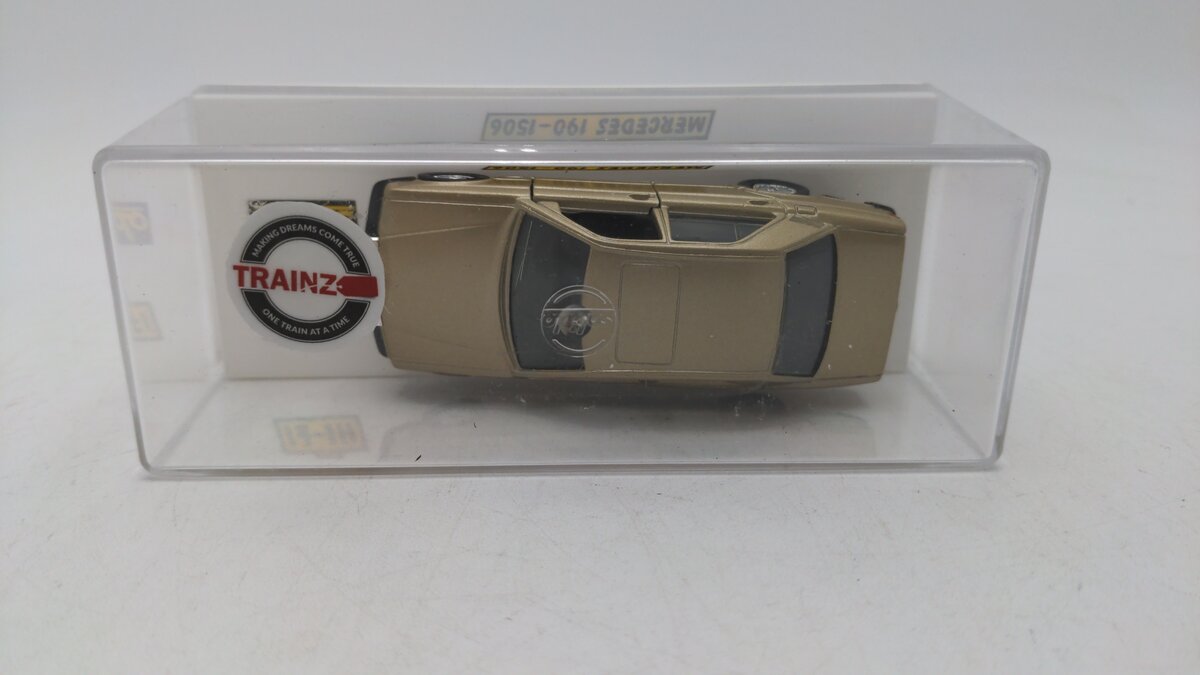 Solido 1506 1:43 Scale Mercedes 190 Champagne Hi-Fi 43 Diecast W/Display Case EX/Box