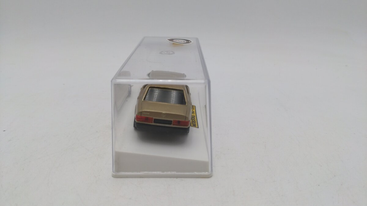 Solido 1506 1:43 Scale Mercedes 190 Champagne Hi-Fi 43 Diecast W/Display Case EX/Box