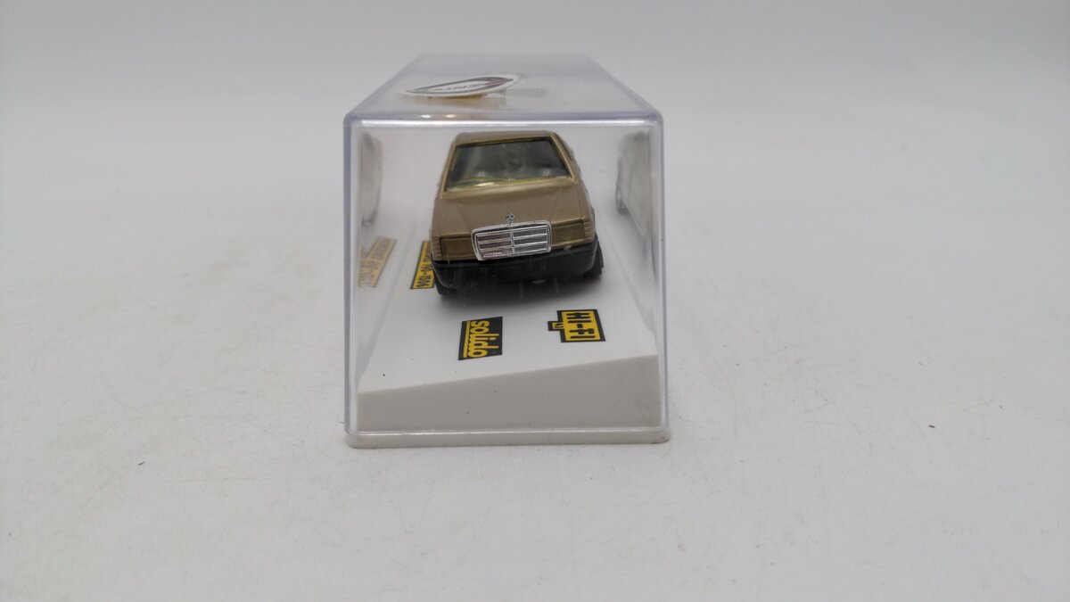 Solido 1506 1:43 Scale Mercedes 190 Champagne Hi-Fi 43 Diecast W/Display Case EX/Box