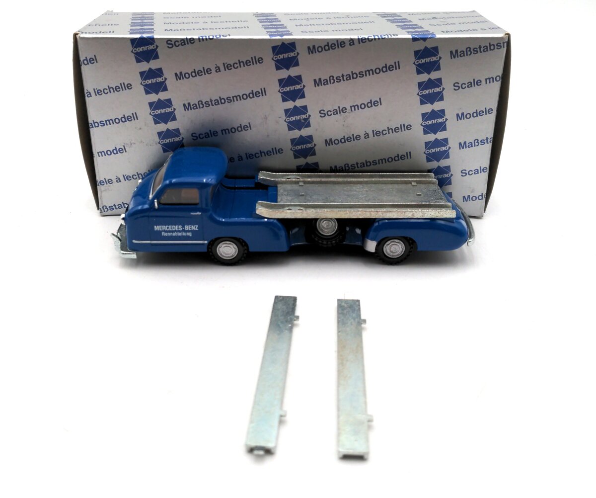 Conrad 1034 1:43 Mercedes Benz Racing Transporter Car Carrier EX/Box