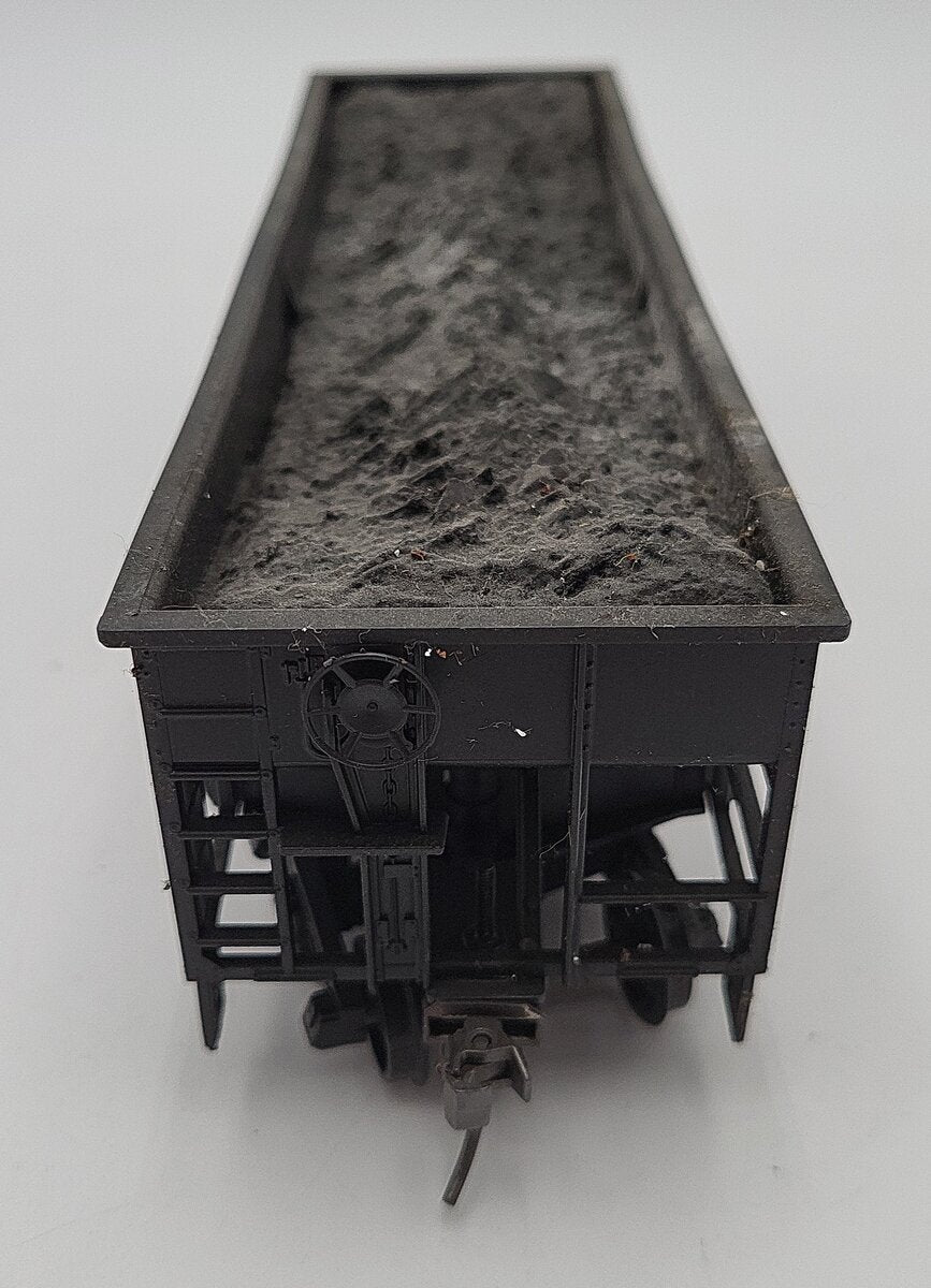 Weaver 84592 O Gauge Reading 2-Bay Hopper W/Load 2-Rail VG