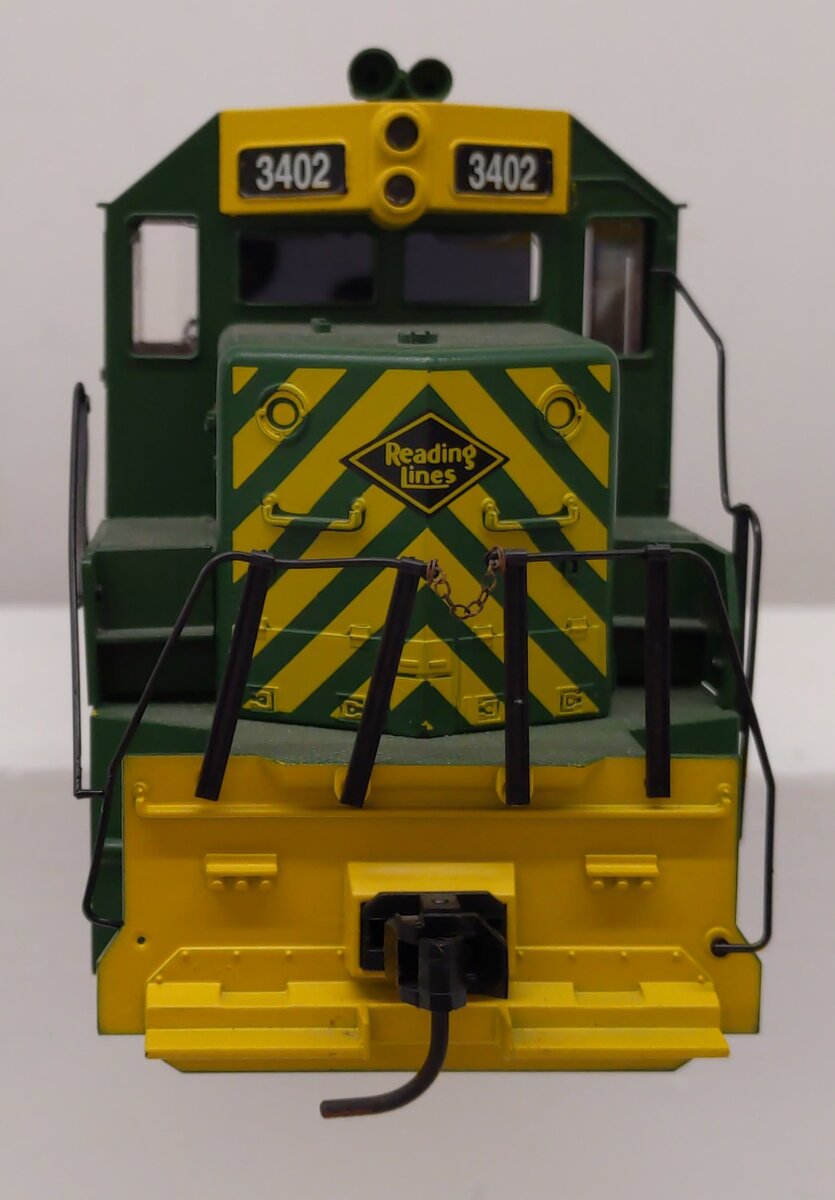 Weaver 3402 O Reading Lines EMD GP-39-2 Diesel Locomotive #3402 - 3 Rail EX