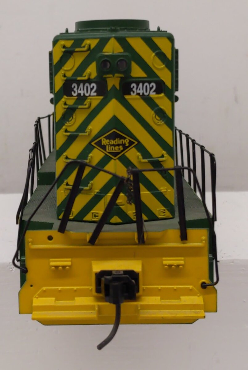 Weaver 3402 O Reading Lines EMD GP-39-2 Diesel Locomotive #3402 - 3 Rail EX