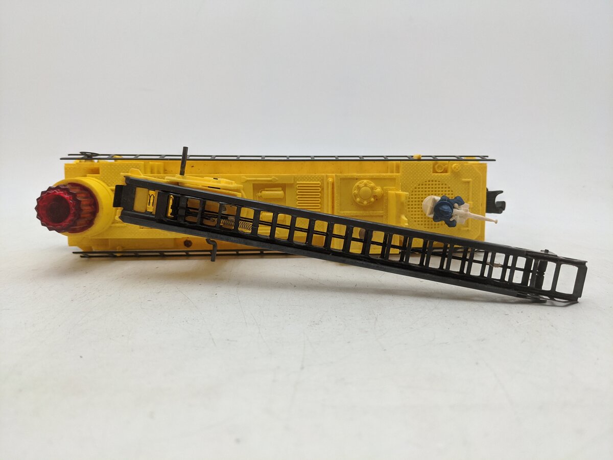 Lionel 6-16660 O Gauge Lionel Operating Fire Car With Ladders (Yellow) EX/Box