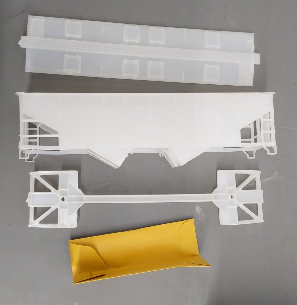 Williams Assorted O gauge Hopper & Tank Car Kits: 0200 & 0100 [7] VG/Box