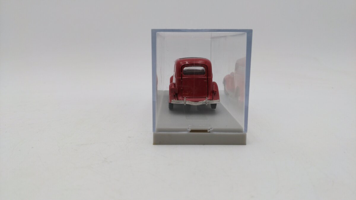 Rex Toys 45 1:43 Scale Texaco Red 1935 Ford Sedan Delivery W/Display Case EX/Box