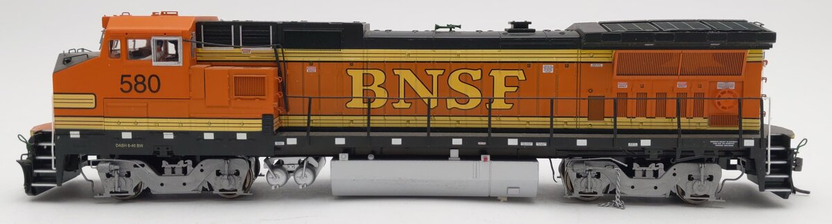 Atlas 9058 HO Burlington Northern Santa Fe Dash 8-40BW Diesel Locomotive #580 EX/Box