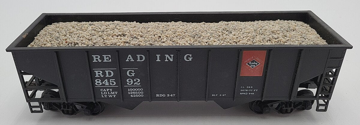Weaver 84592 O Gauge Reading 2-Bay Hopper W/Load 2-Rail VG