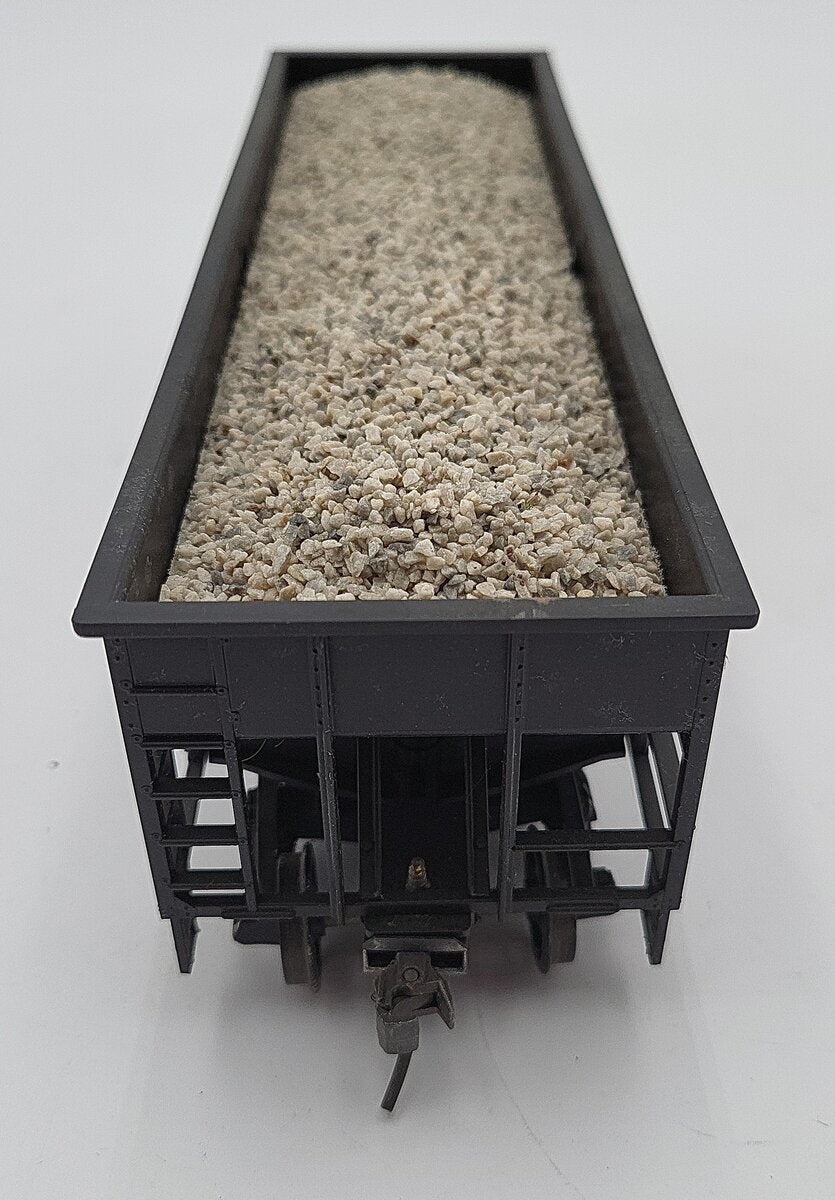 Weaver 84592 O Gauge Reading 2-Bay Hopper W/Load 2-Rail VG