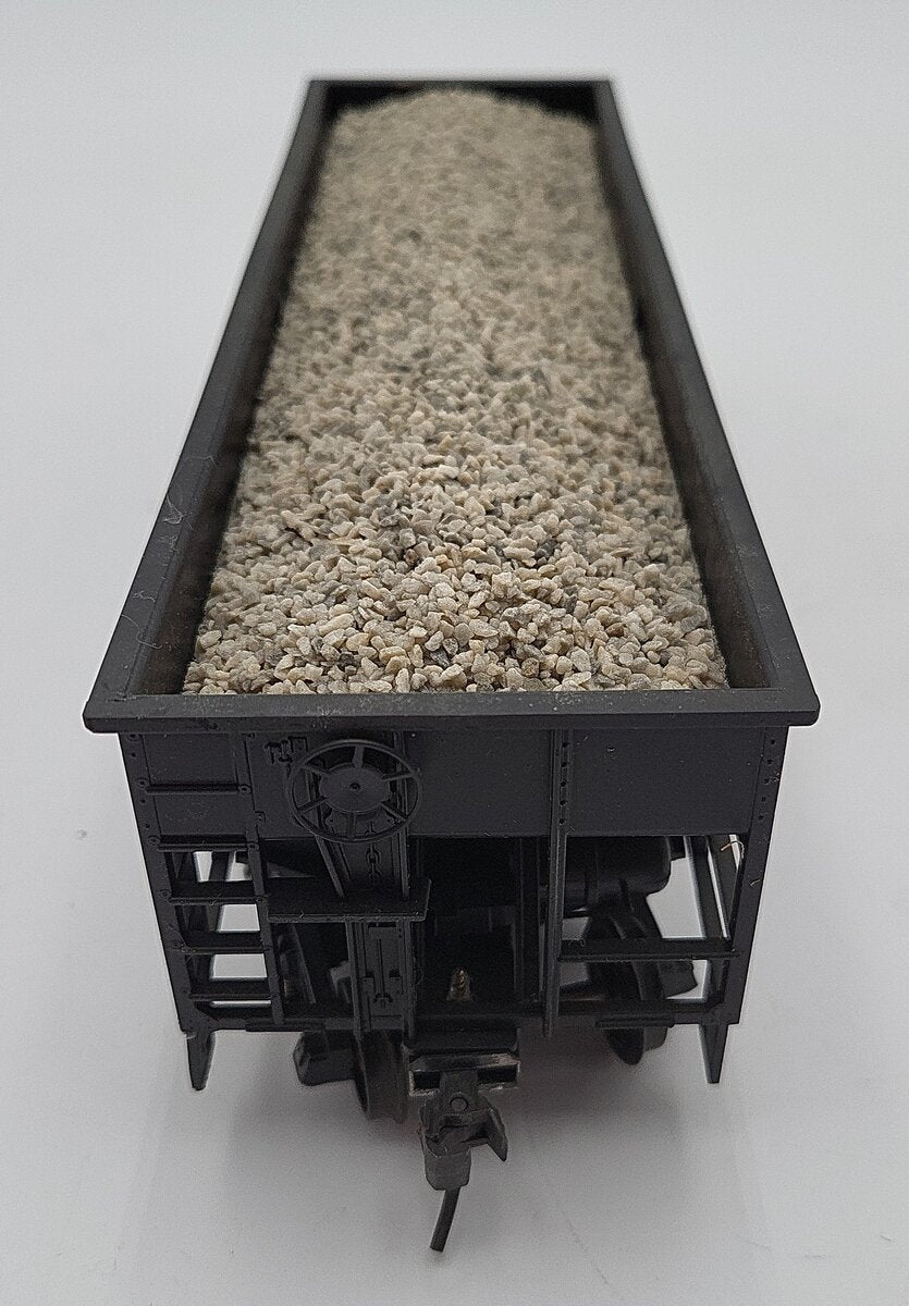 Weaver 84592 O Gauge Reading 2-Bay Hopper W/Load 2-Rail VG