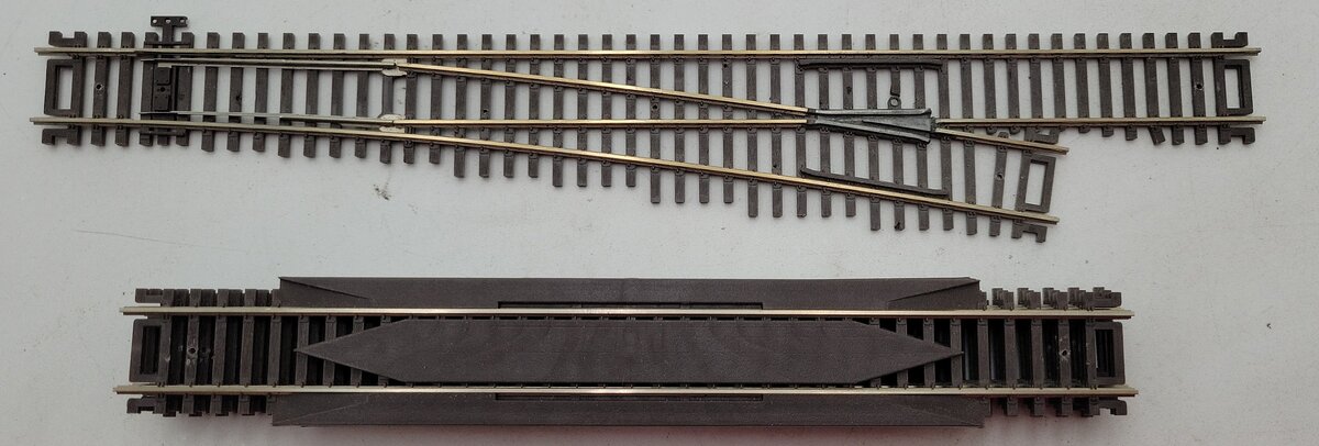 Atlas 519/563 HO Code 83 Assorted Track - #6 Turnout and Rerailers (6) EX