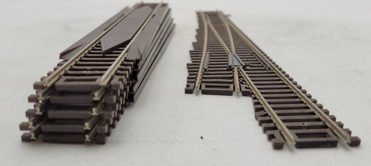 Atlas 519/563 HO Code 83 Assorted Track - #6 Turnout and Rerailers (6) EX