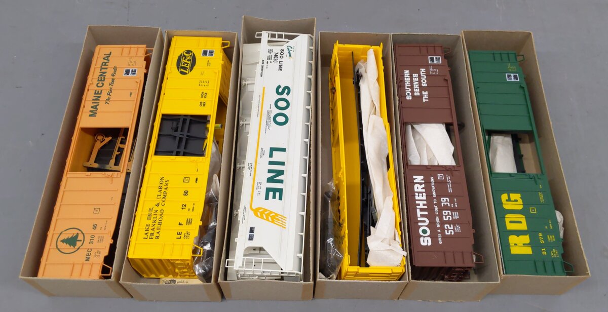 Weaver O Scale Boxcar Kits [6] LN/Box
