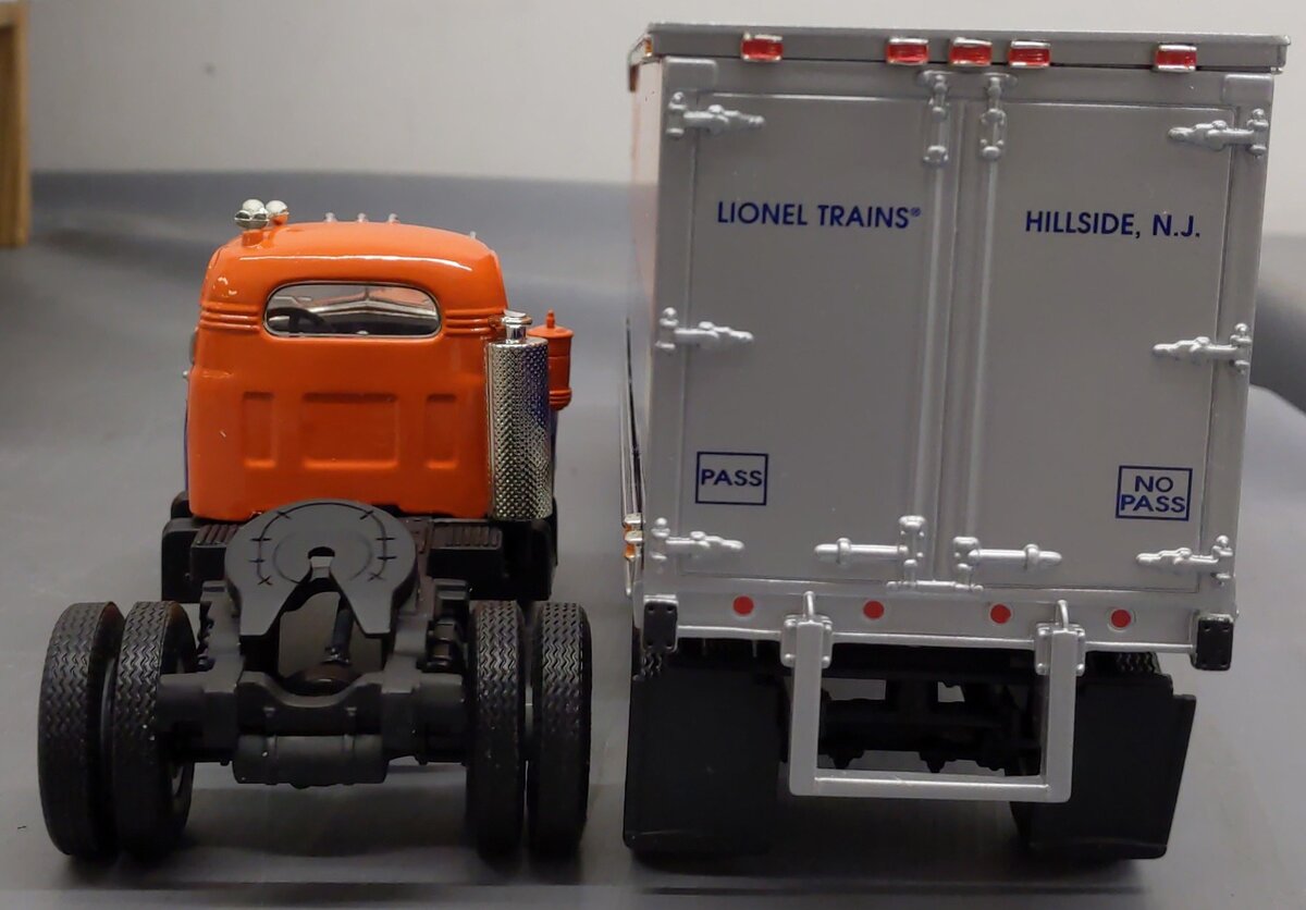 Eastwood Automobilia 1:34 1960 Model B-61 Mack Tractor & Trailer VG/Box
