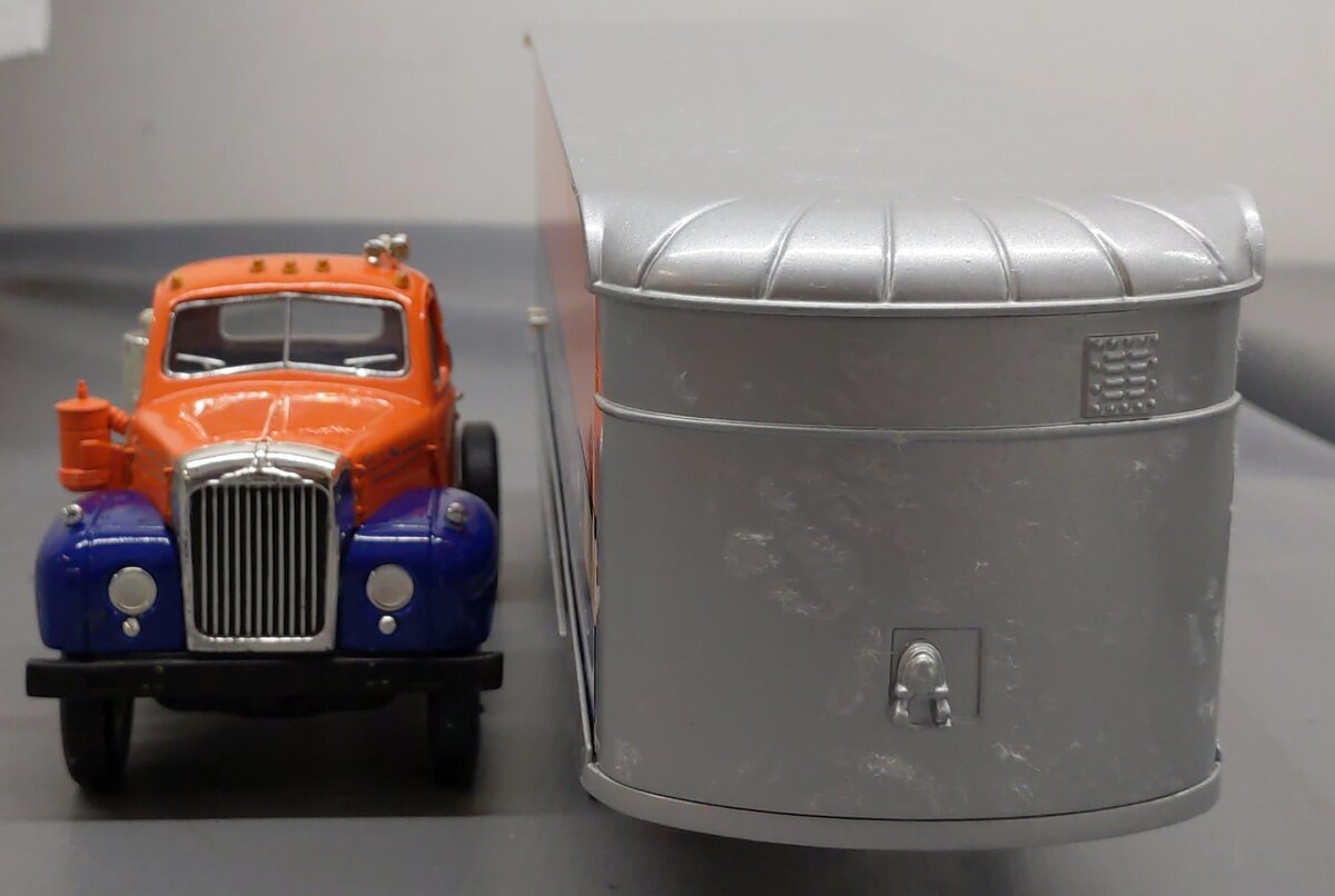 Eastwood Automobilia 1:34 1960 Model B-61 Mack Tractor & Trailer VG/Box