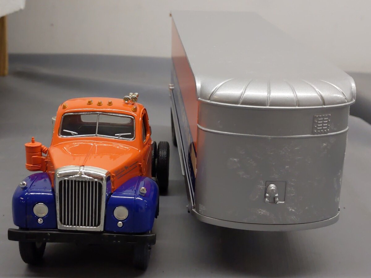 Eastwood Automobilia 1:34 1960 Model B-61 Mack Tractor & Trailer VG/Box