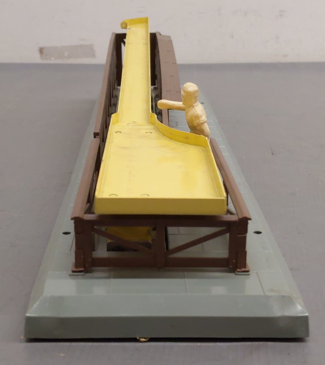 Lionel 362 Vintage O Operating Barrel Loader Ramp- No Car VG/Box