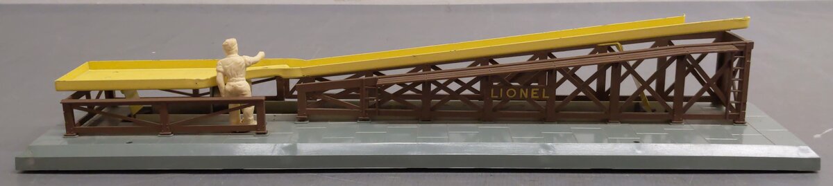 Lionel 362 Vintage O Operating Barrel Loader Ramp- No Car VG/Box