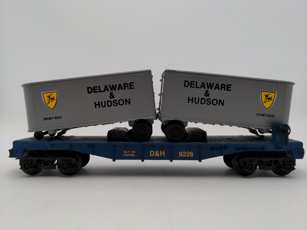 Lionel 6-9226 O Gauge Delaware and Hudson Flatcar with 2 Trailers EX