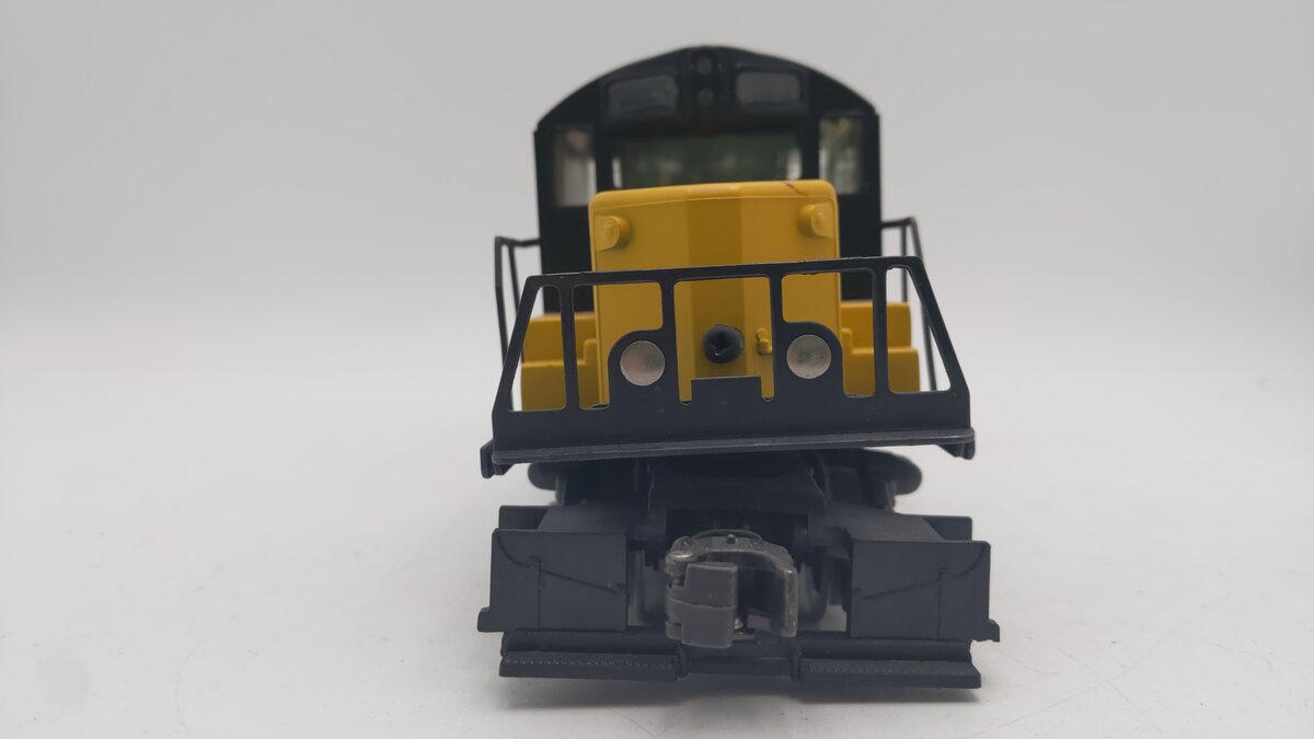 Lionel 6-8779 O Gauge Chicago and Northwestern GP-20 Dummy Diesel Locomotive VG