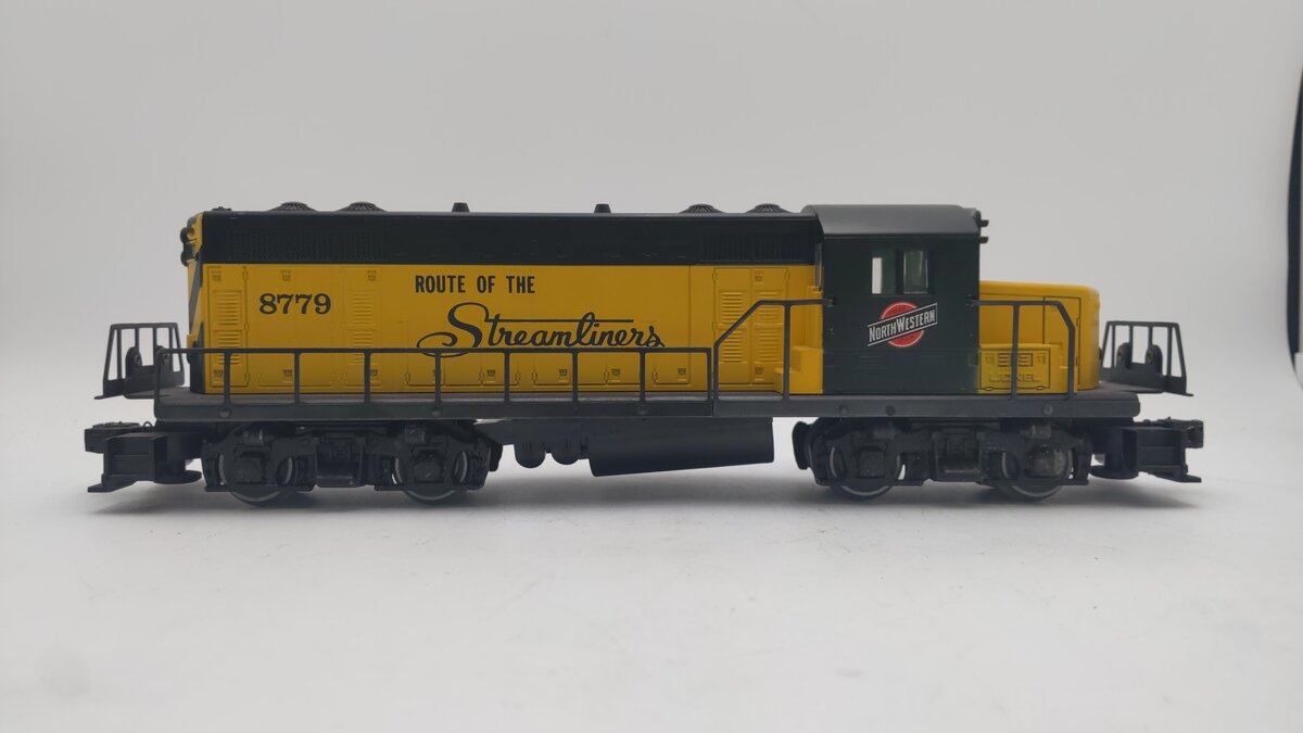Lionel 6-8779 O Gauge Chicago and Northwestern GP-20 Dummy Diesel Locomotive VG