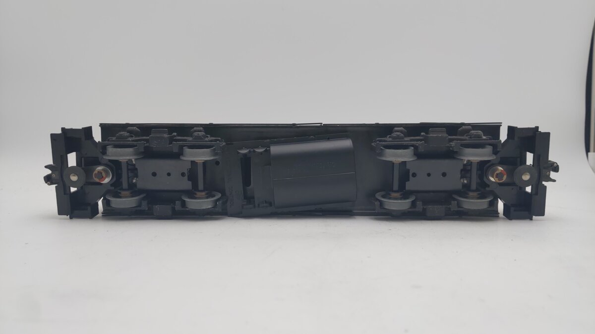 Lionel 6-8779 O Gauge Chicago and Northwestern GP-20 Dummy Diesel Locomotive VG