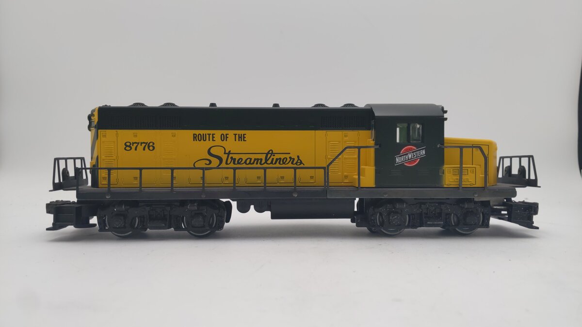 Lionel 6-8776 O Chicago & Northwestern GP20 Powered Diesel Locomotive VG