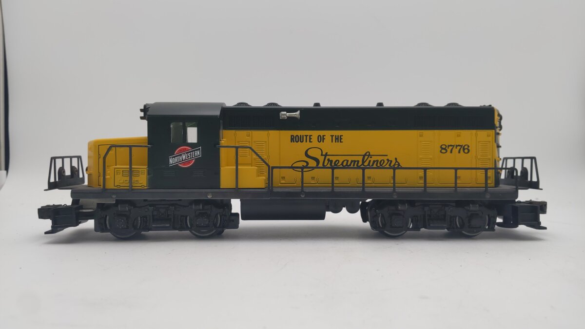 Lionel 6-8776 O Chicago & Northwestern GP20 Powered Diesel Locomotive VG