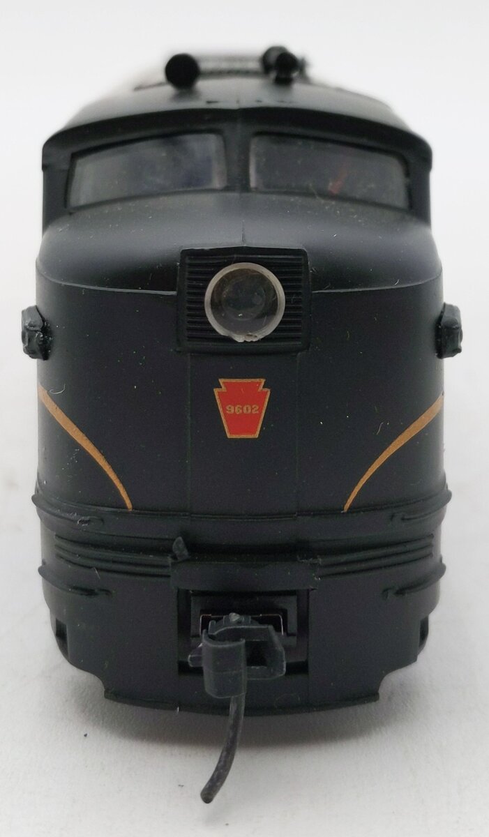 Walthers 931-206 HO Scale Pennsylvania ALCO FA1 Diesel Engine #9602 EX/Box