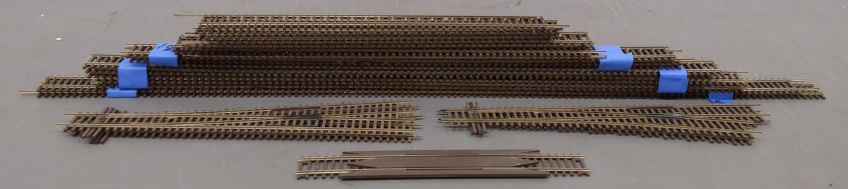 Atlas HO Code 83 Assorted Track- Straight Flex Track, Turnouts, & Rerailer (30) EX