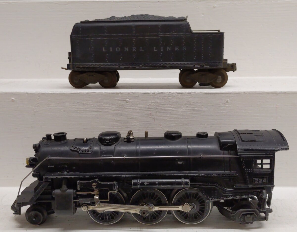 Lionel 224 Vintage O 2-6-2 Die-Cast Steam Locomotive with 2466W Tender VG