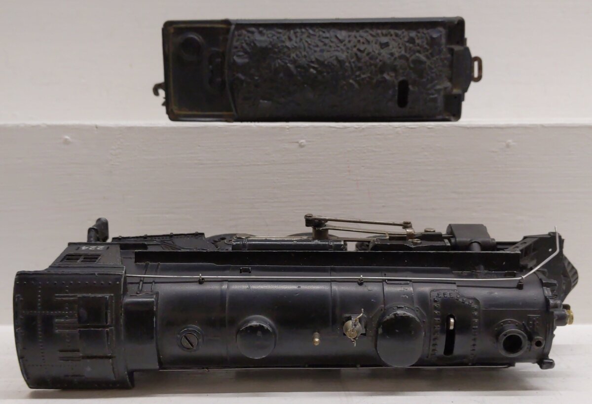 Lionel 224 Vintage O 2-6-2 Die-Cast Steam Locomotive with 2466W Tender VG