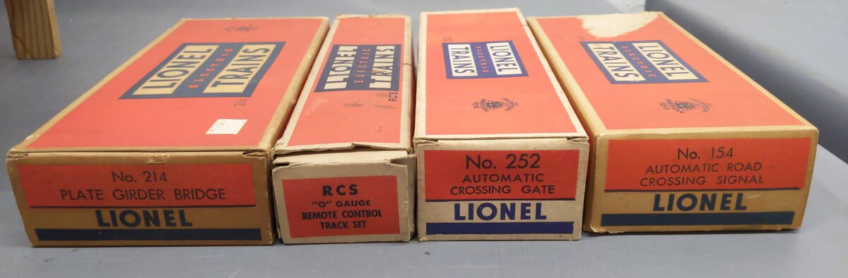 Lionel Assorted Tracks And Accessories [4] VG/Box