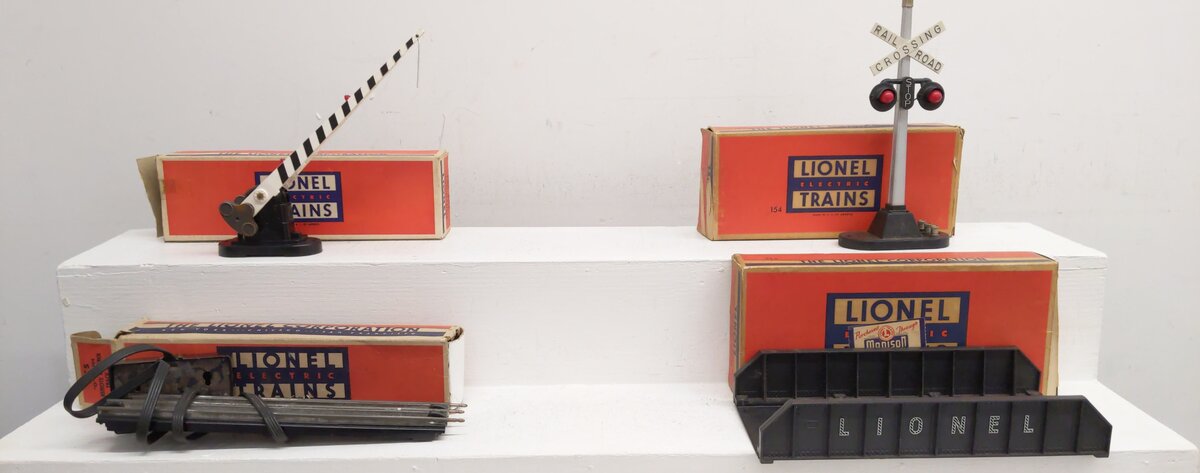 Lionel Assorted Tracks And Accessories [4] VG/Box