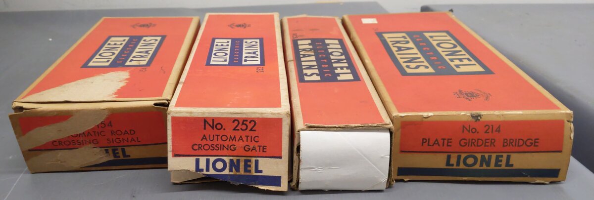 Lionel Assorted Tracks And Accessories [4] VG/Box