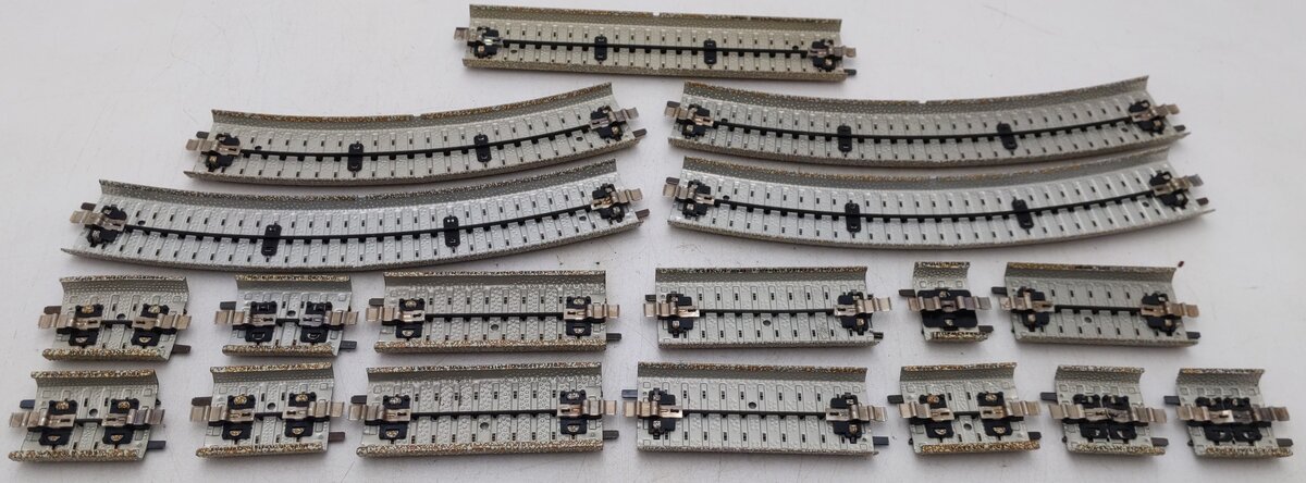 Marklin HO Scale Assorted Straight and Curved M Track Sections [18] EX
