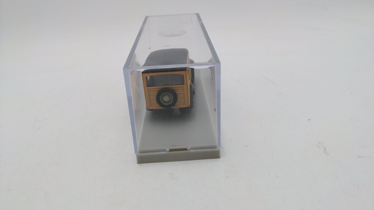 Rex Toys 45 1:43 Scale Beige & Gray 1935 Ford Station Wagon W/Display Case EX/Box