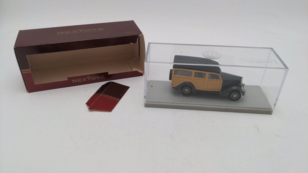Rex Toys 45 1:43 Scale Beige & Gray 1935 Ford Station Wagon W/Display Case EX/Box