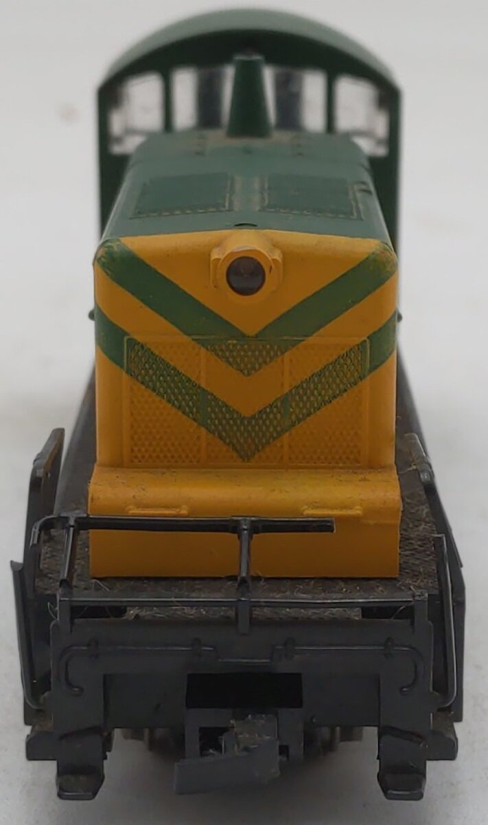 AHM HO Scale CNW Chicago Northwestern SW-1 Diesel Locomotive #476 VG