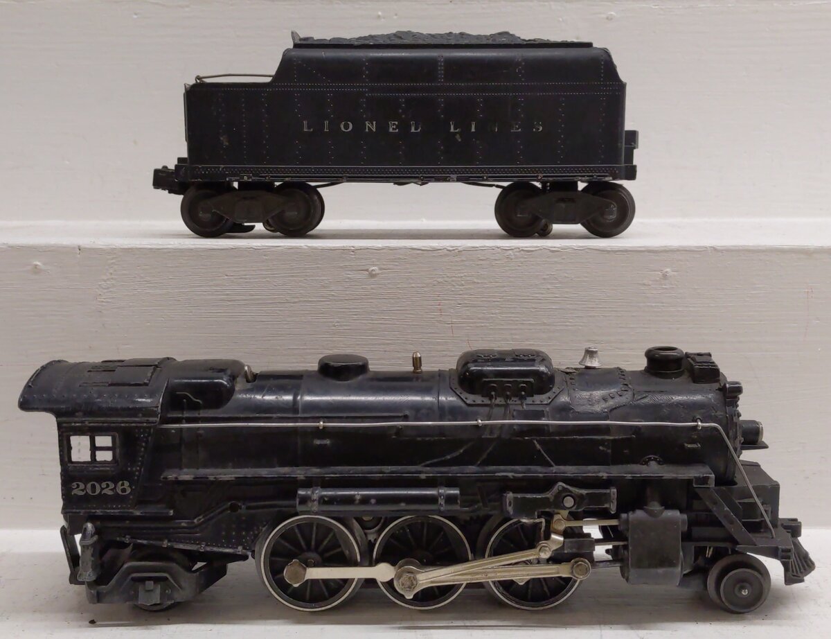 Lionel 2026 Vintage O 2-6-2 Die-Cast Steam Locomotive w/6466WX Tender