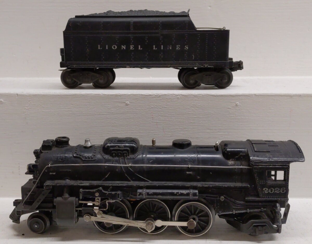 Lionel 2026 Vintage O 2-6-2 Die-Cast Steam Locomotive w/6466WX Tender
