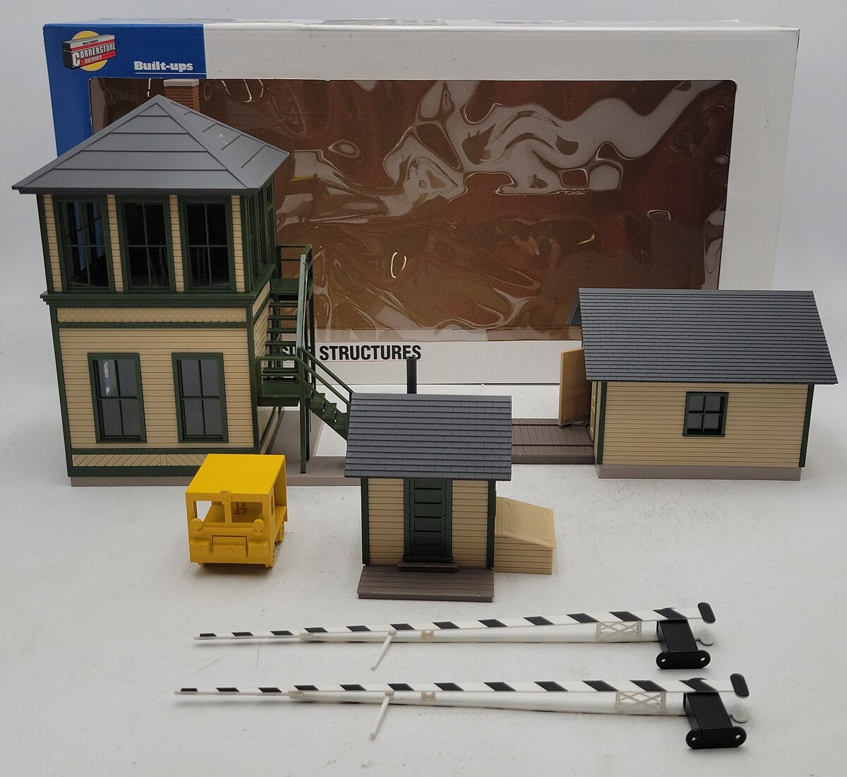 Walthers 933-2703 Trackside Structures Set EX/Box