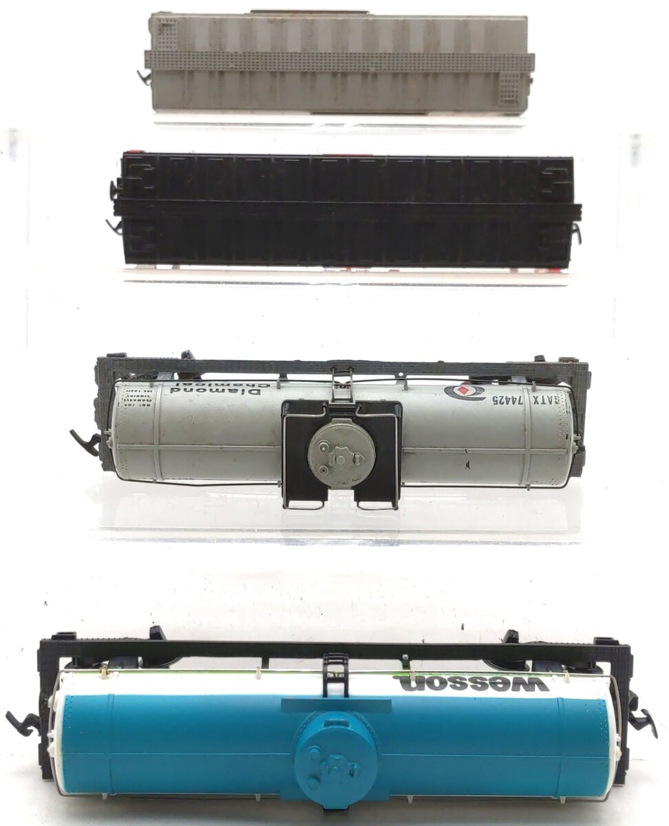 Assorted HO Scale Freight Cars: 73510, 5342, 74425, 9876 [4] VG
