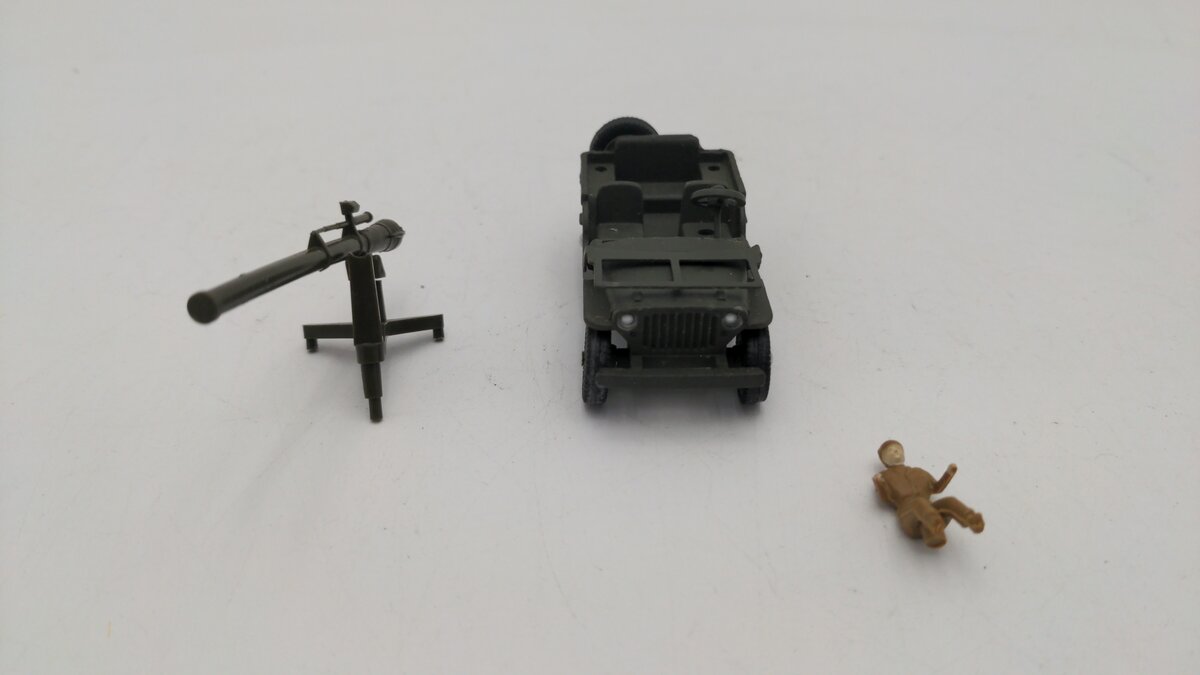 Dinky 825 Die Cast Toys Camion Amphibian Militaire DUKW With Plastic Accessories EX/Box