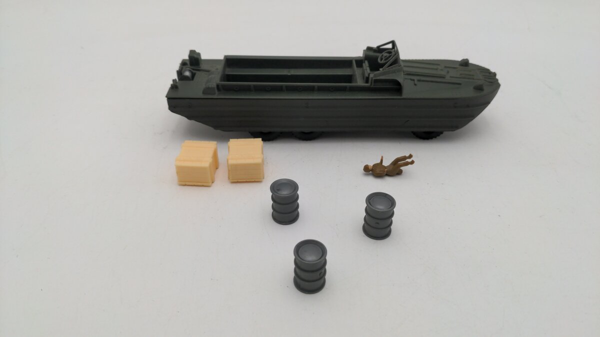 Dinky 825 Die Cast Toys Camion Amphibian Militaire DUKW With Plastic Accessories EX/Box